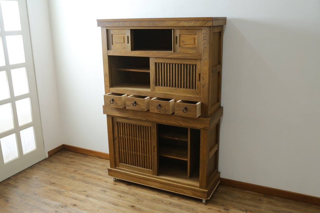 中古　美品　ニレ材　木目が美しい水屋箪笥　(R-089388)