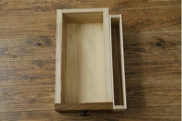中古　美品　ニレ材　木目が美しい水屋箪笥　(R-089388)