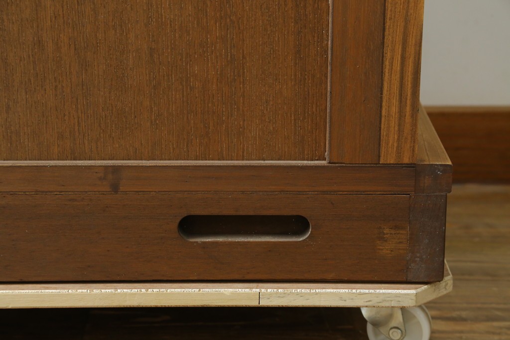中古　美品　ニレ材　木目が美しい水屋箪笥　(R-089388)