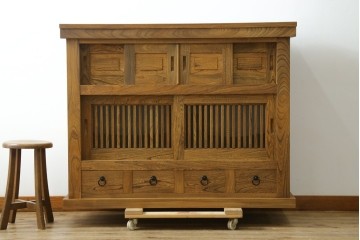 中古　美品　ニレ材　水屋箪笥上段　格子戸が趣を添える戸棚　(R-089389)