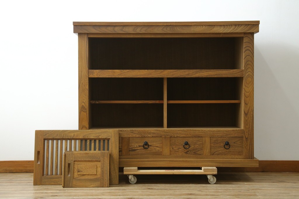 中古　美品　ニレ材　水屋箪笥上段　格子戸が趣を添える戸棚　(R-089389)
