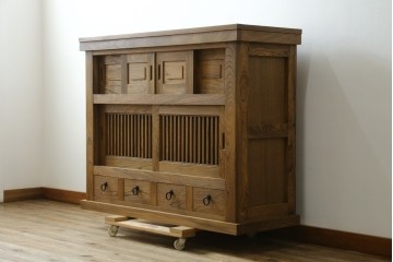 中古　美品　ニレ材　水屋箪笥上段　格子戸が趣を添える戸棚　(R-089389)