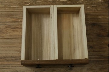 中古　美品　ニレ材　水屋箪笥上段　格子戸が趣を添える戸棚　(R-089389)