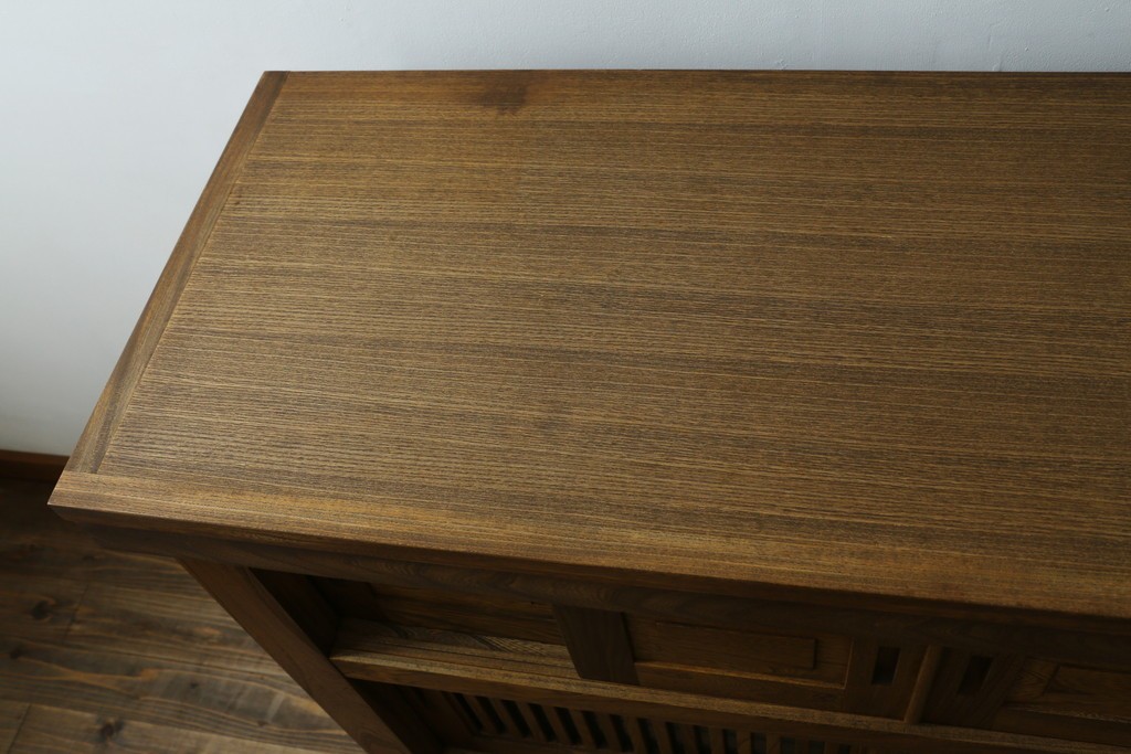 中古　美品　ニレ材　水屋箪笥上段　格子戸が趣を添える戸棚　(R-089389)