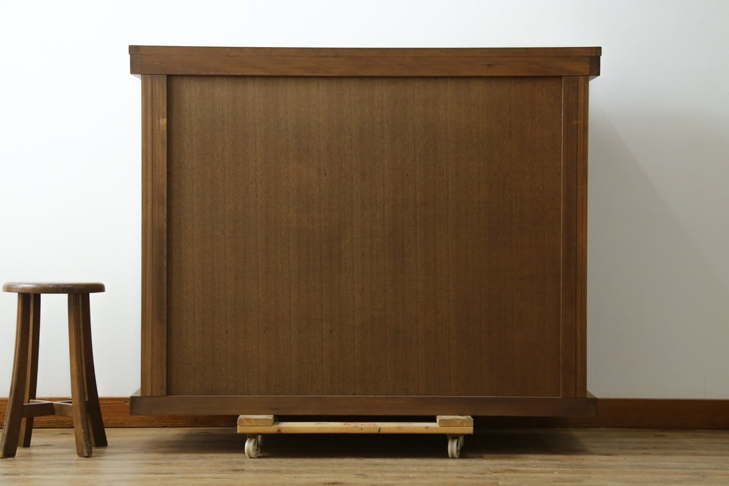 中古　美品　ニレ材　水屋箪笥上段　格子戸が趣を添える戸棚　(R-089389)