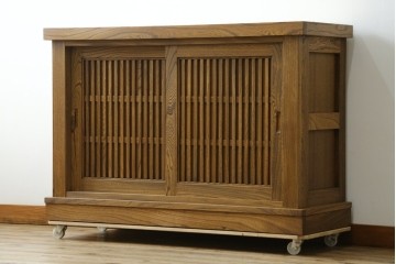 中古　美品　ニレ材　水屋箪笥下段　格子戸が上品な戸棚　(R-089390)