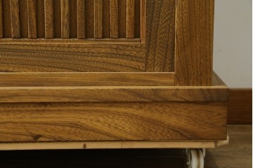 中古　美品　ニレ材　水屋箪笥下段　格子戸が上品な戸棚　(R-089390)