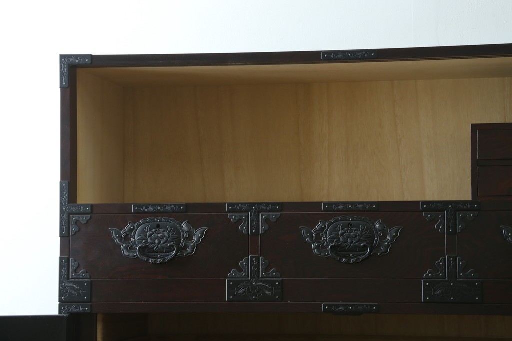 中古　最高級!　前面欅材　総漆塗り(木地呂塗り)　渡辺家具店製　和の空間を格調高く彩る仙台箪笥ローボード　(R-089392)