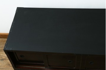 中古　最高級!　前面欅材　総漆塗り(木地呂塗り)　渡辺家具店製　和の空間を格調高く彩る仙台箪笥ローボード　(R-089392)