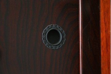 中古　最高級!　前面欅材　総漆塗り(木地呂塗り)　渡辺家具店製　和の空間を格調高く彩る仙台箪笥ローボード　(R-089392)