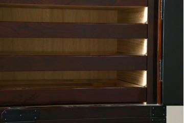 《天板取り付け加工費込み》　中古　最高級!　前面欅材　総漆塗り(木地呂塗り)　渡辺家具店製　観音扉に伝統美を感じる仙台着物箪笥　(R-089393)