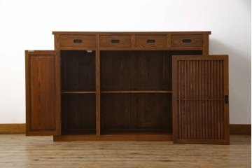 中古　ニレ材　縦格子の引き戸が趣を添える水屋箪笥サイドボード　(R-089395)