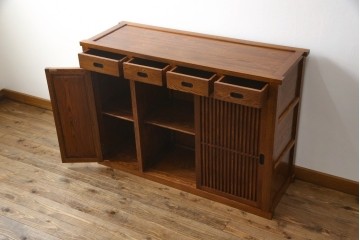 中古　ニレ材　縦格子の引き戸が趣を添える水屋箪笥サイドボード　(R-089395)