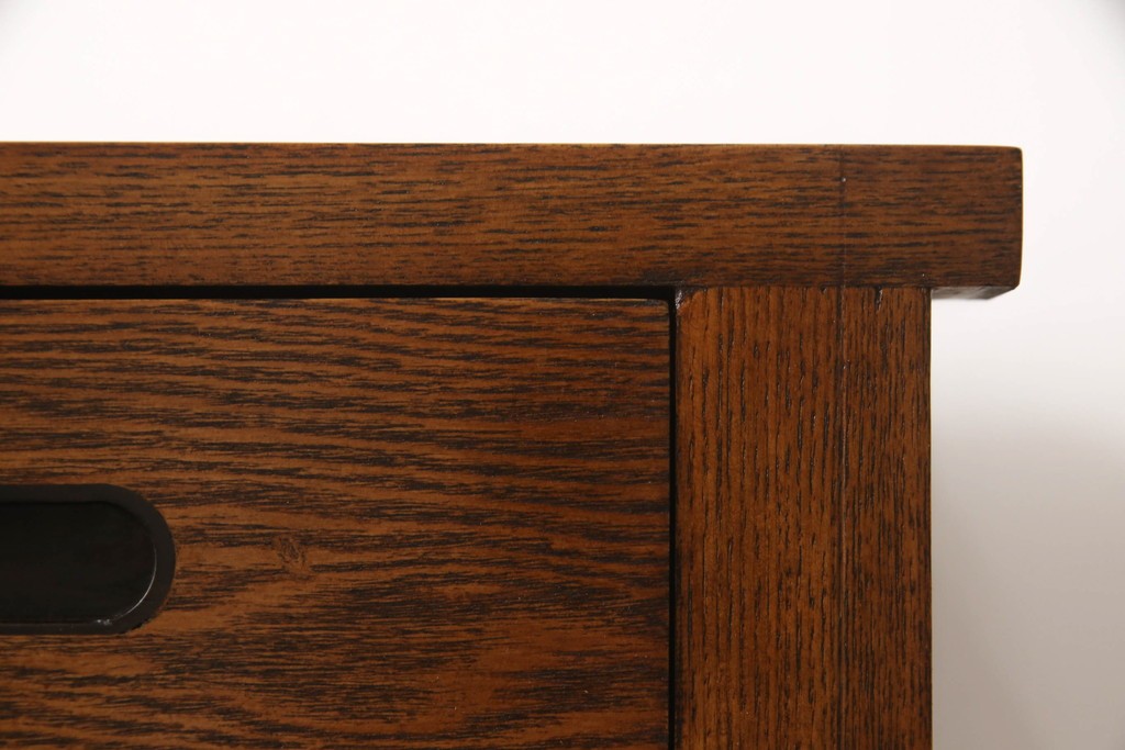 中古　ニレ材　縦格子の引き戸が趣を添える水屋箪笥サイドボード　(R-089395)