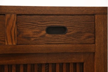 中古　ニレ材　縦格子の引き戸が趣を添える水屋箪笥サイドボード　(R-089395)