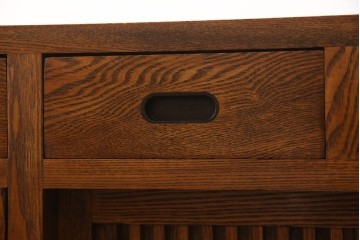 中古　ニレ材　縦格子の引き戸が趣を添える水屋箪笥サイドボード　(R-089395)