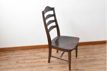 中古　北海道民芸家具　波打つデザインの背もたれが印象的なダイニングチェア　(R-089397)