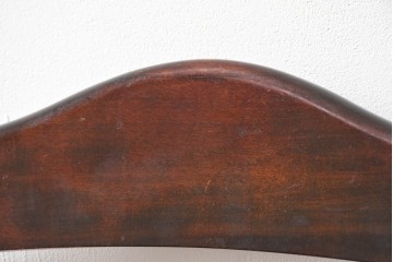 中古　北海道民芸家具　波打つデザインの背もたれが印象的なダイニングチェア　(R-089397)