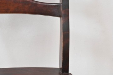 中古　北海道民芸家具　波打つデザインの背もたれが印象的なダイニングチェア　(R-089397)