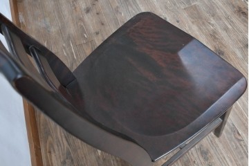 中古　北海道民芸家具　波打つデザインの背もたれが印象的なダイニングチェア　(R-089397)