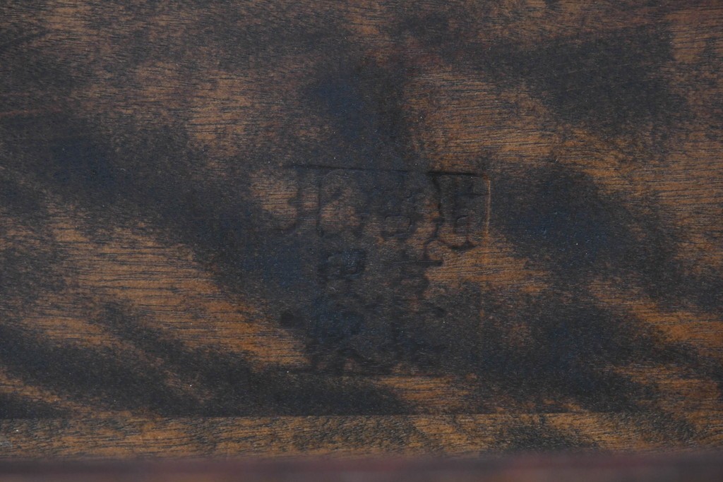 中古　北海道民芸家具　波打つデザインの背もたれが印象的なダイニングチェア　(R-089397)