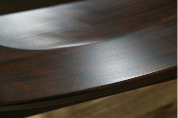中古　北海道民芸家具　波打つデザインの背もたれが印象的なダイニングチェア　(R-089397)