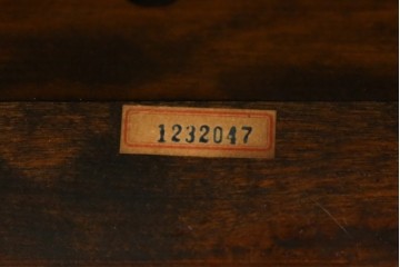 中古　北海道民芸家具　波打つデザインの背もたれが印象的なダイニングチェア　(R-089397)