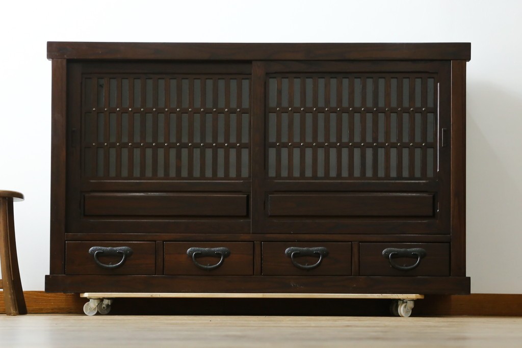 中古　美品　水屋箪笥　格子戸の意匠が趣深いサイドボード　(R-089400)