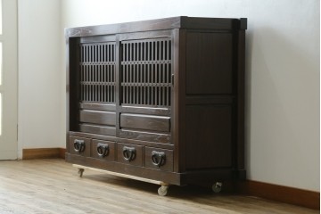 中古　美品　水屋箪笥　格子戸の意匠が趣深いサイドボード　(R-089400)