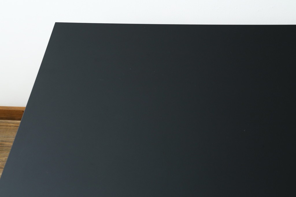 中古　美品　BoConcept(ボーコンセプト)　TORINO(トリノ)　ブラックカラーがスタイリッシュなダイニングテーブル　定価約15万円　(R-089405)