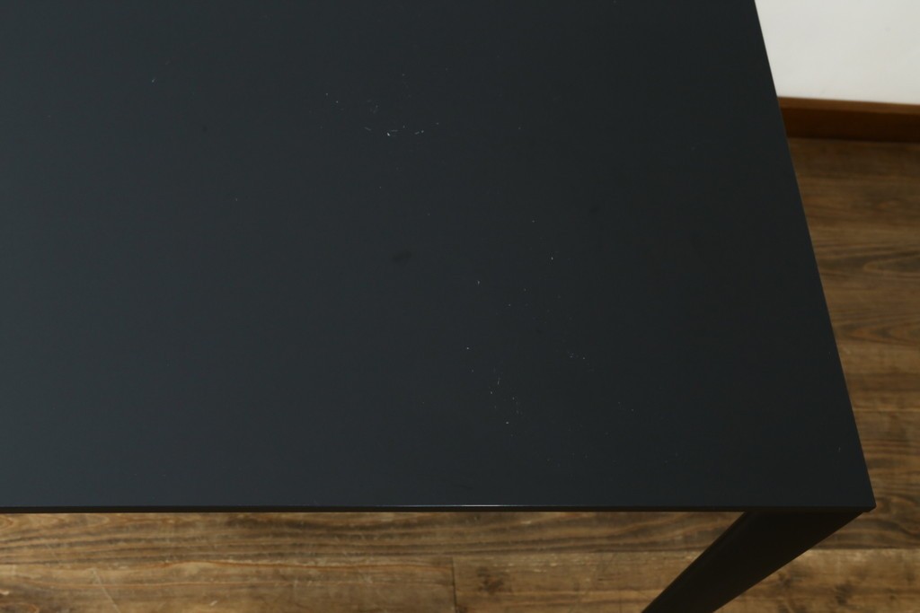 中古　美品　BoConcept(ボーコンセプト)　TORINO(トリノ)　ブラックカラーがスタイリッシュなダイニングテーブル　定価約15万円　(R-089405)
