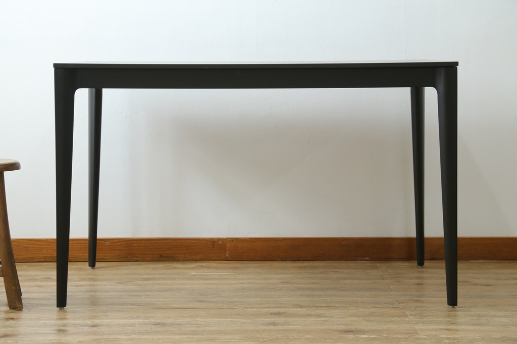 中古　美品　BoConcept(ボーコンセプト)　TORINO(トリノ)　ブラックカラーがスタイリッシュなダイニングテーブル　定価約15万円　(R-089405)