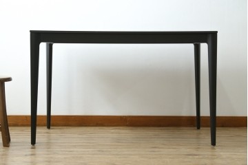 中古　美品　BoConcept(ボーコンセプト)　TORINO(トリノ)　ブラックカラーがスタイリッシュなダイニングテーブル　定価約15万円　(R-089406)