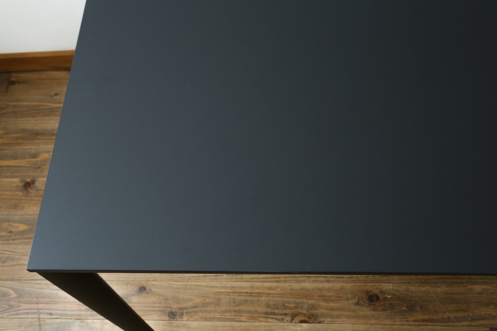 中古　美品　BoConcept(ボーコンセプト)　TORINO(トリノ)　ブラックカラーがスタイリッシュなダイニングテーブル　定価約15万円　(R-089406)