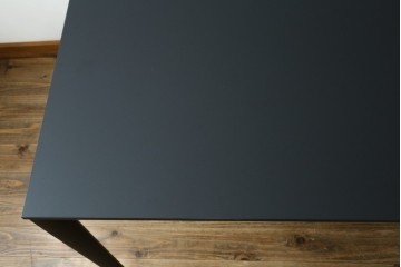 中古　美品　BoConcept(ボーコンセプト)　TORINO(トリノ)　ブラックカラーがスタイリッシュなダイニングテーブル　定価約15万円　(R-089406)