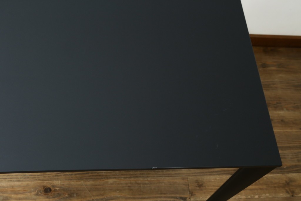中古　美品　BoConcept(ボーコンセプト)　TORINO(トリノ)　ブラックカラーがスタイリッシュなダイニングテーブル　定価約15万円　(R-089406)