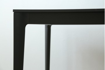 中古　美品　BoConcept(ボーコンセプト)　TORINO(トリノ)　ブラックカラーがスタイリッシュなダイニングテーブル　定価約15万円　(R-089406)