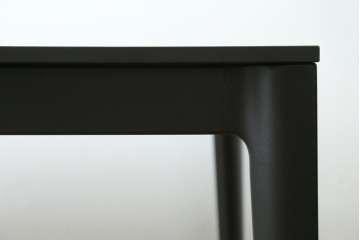 中古　美品　BoConcept(ボーコンセプト)　TORINO(トリノ)　ブラックカラーがスタイリッシュなダイニングテーブル　定価約15万円　(R-089406)