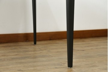 中古　美品　BoConcept(ボーコンセプト)　TORINO(トリノ)　ブラックカラーがスタイリッシュなダイニングテーブル　定価約15万円　(R-089406)