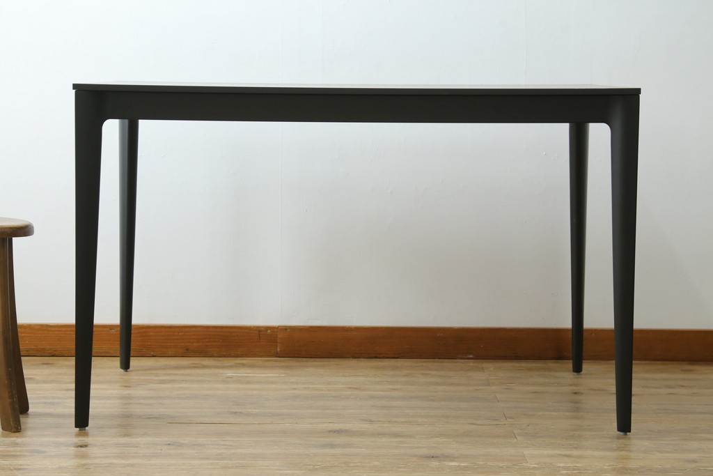 中古　美品　BoConcept(ボーコンセプト)　TORINO(トリノ)　ブラックカラーがスタイリッシュなダイニングテーブル　定価約15万円　(R-089406)