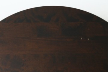 中古　美品　北海道民芸家具　HM4721　樺材　挽物脚が上品でクラシカルな丸テーブル　(R-089407)
