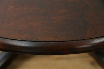 中古　美品　北海道民芸家具　HM4721　樺材　挽物脚が上品でクラシカルな丸テーブル　(R-089407)