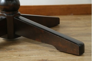 中古　美品　北海道民芸家具　HM4721　樺材　挽物脚が上品でクラシカルな丸テーブル　(R-089407)