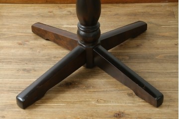 中古　美品　北海道民芸家具　HM4721　樺材　挽物脚が上品でクラシカルな丸テーブル　(R-089407)