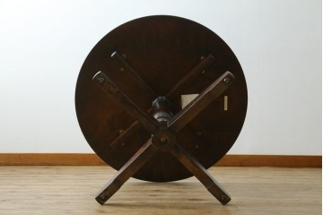 中古　美品　北海道民芸家具　HM4721　樺材　挽物脚が上品でクラシカルな丸テーブル　(R-089407)