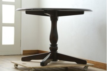 中古　美品　北海道民芸家具　HM4721　樺材　挽物脚が上品でクラシカルな丸テーブル　(R-089407)