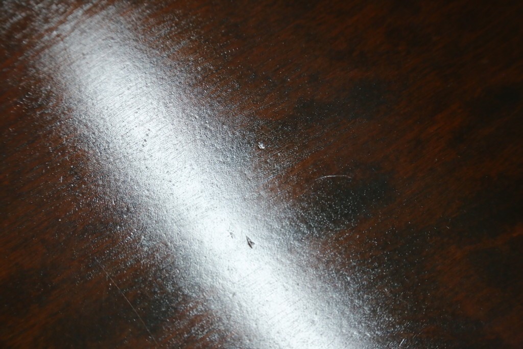 中古　美品　北海道民芸家具　HM4721　樺材　挽物脚が上品でクラシカルな丸テーブル　(R-089407)