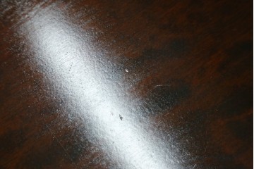 中古　美品　北海道民芸家具　HM4721　樺材　挽物脚が上品でクラシカルな丸テーブル　(R-089407)