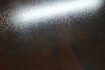 中古　美品　北海道民芸家具　HM4721　樺材　挽物脚が上品でクラシカルな丸テーブル　(R-089407)