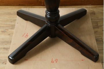 中古　美品　北海道民芸家具　HM4721　樺材　挽物脚が上品でクラシカルな丸テーブル　(R-089407)